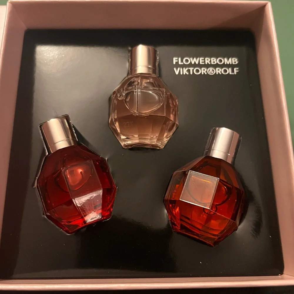 Viktor & Rolf Flowerbomb - Picture 2 of 3